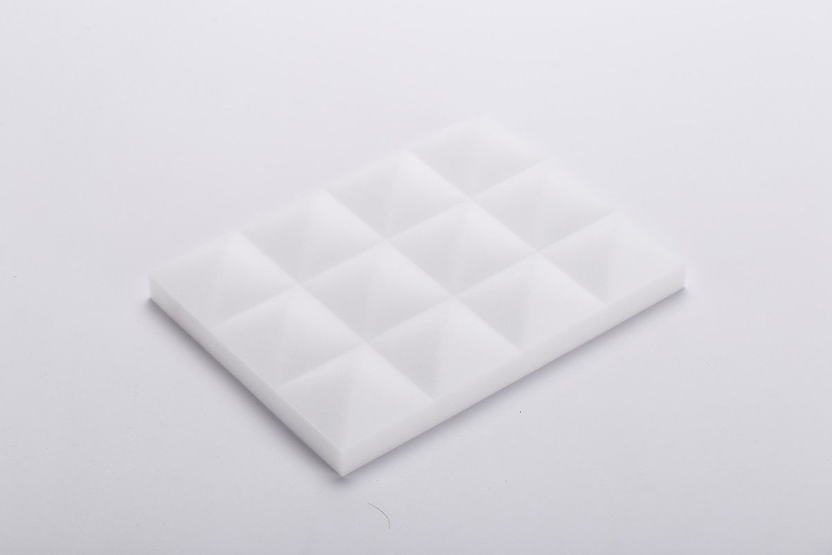 Loseta de espuma t&eacute;cnica blanca con relieve almohadillado