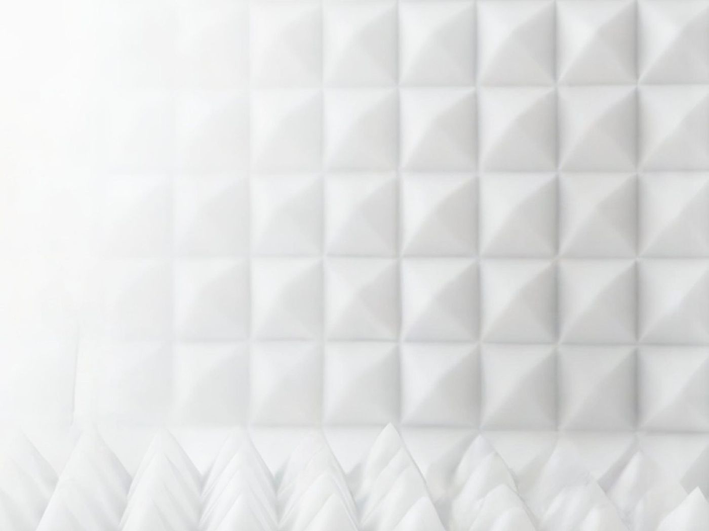 Detalle de panel de espuma t&eacute;cnica blanca con relieve piramidal